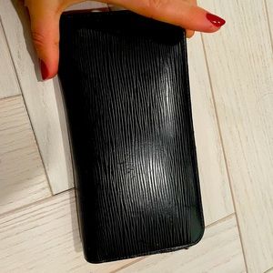 Louis Vuitton Eli Leather Black zip around wallet